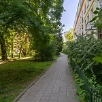 - Parks & Metro Nearby - By Rentujemy Апартаменты