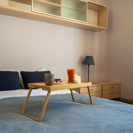 - Parks & Metro Nearby - By Rentujemy