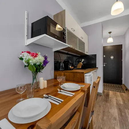 - Parks & Metro Nearby - By Rentujemy *