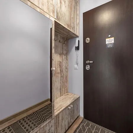 - Parks & Metro Nearby - By Rentujemy