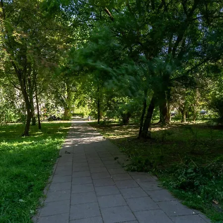 - Parks & Metro Nearby - By Rentujemy * Warszawa