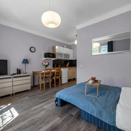 - Parks & Metro Nearby - By Rentujemy