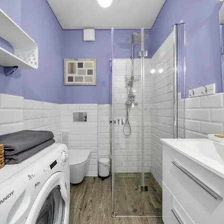 - Parks & Metro Nearby - By Rentujemy Apartment